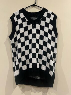 Checkerboard Knit Sweater Vest in Black & White